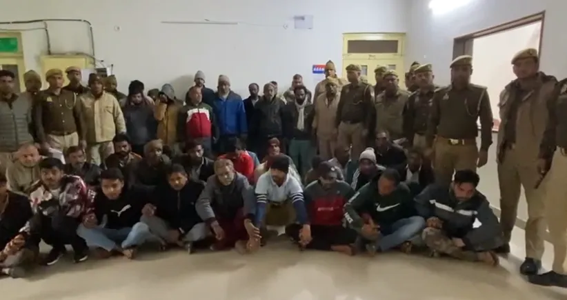 गाजियाबाद पुलिस ने 8 घंटे के भीतर 56 वांरटी व 3 वांछित किए गिरफ्तार