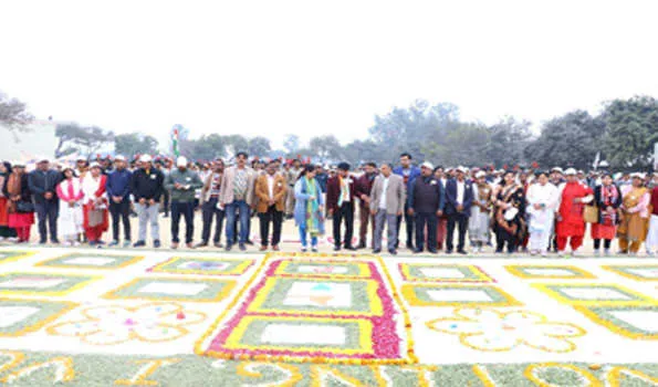 शामली में मतदाता दिवस पर बनायी गई 200 फुट लंबी रंगोली