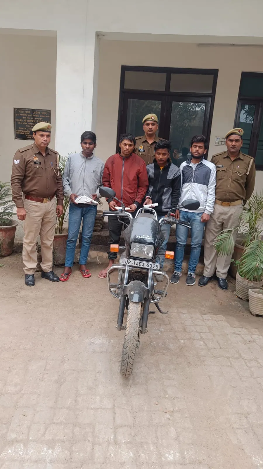 शौक पूरा करने के लिए लूटपाट करने वाले चार शातिर बदमाशों को गाजियाबाद पुलिस ने किया गिरफ्तार