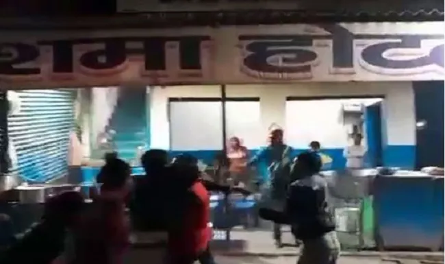 अमरोहा में झगड़ा निपटाने गयी पुलिस को पीटा, नौ लोगाे के खिलाफ मामला दर्ज