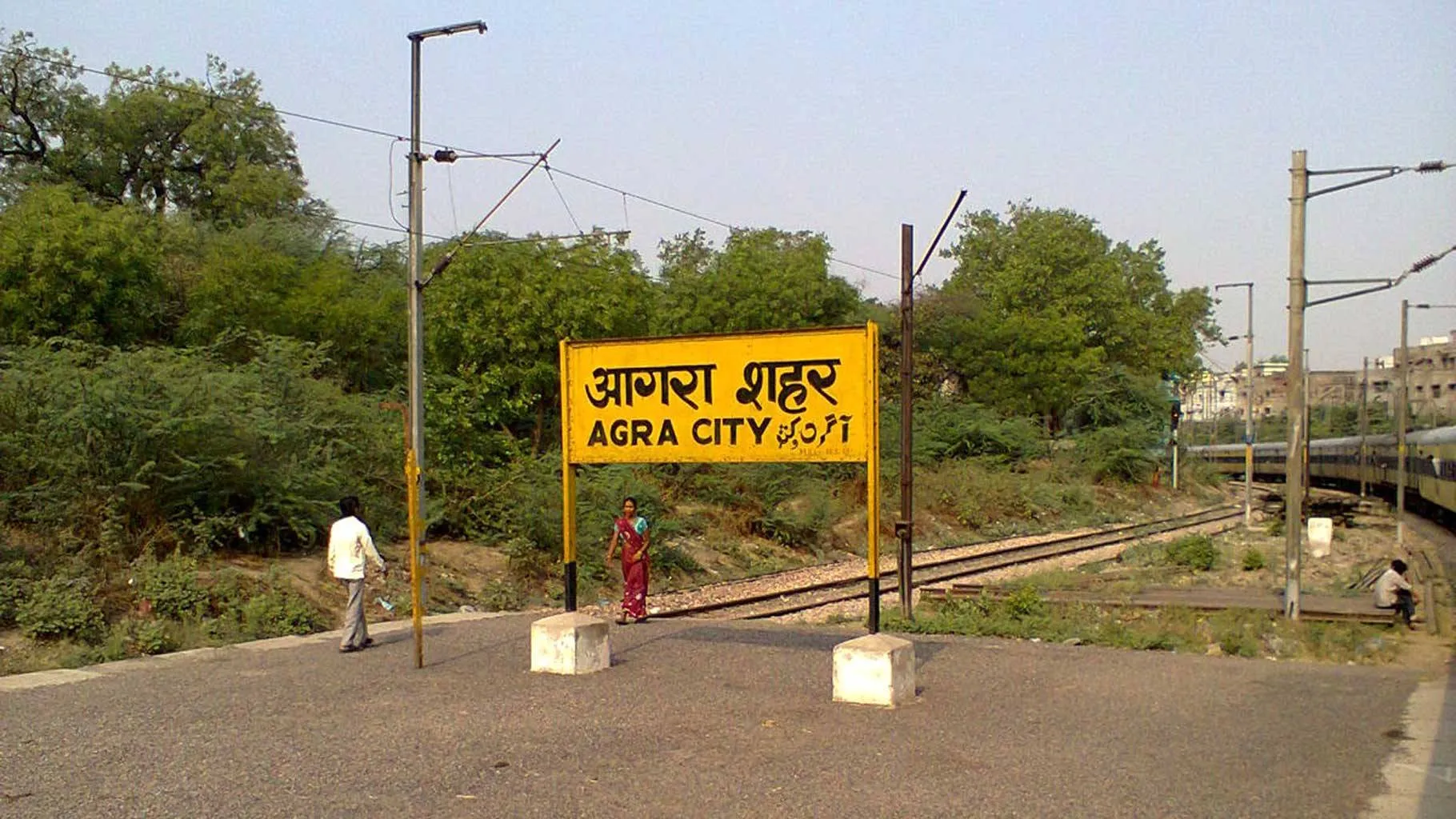 आगरा में  पांच लाख के मुआवजे पर परिवार ने मार्ग से हटाया शव, खुला जाम