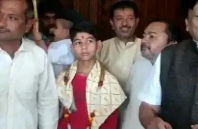 सुरक्षा का उल्लंघन कर माला पहनाने वाले कर्नाटक के युवक ने कहा- पीएम मोदी भगवान हैं