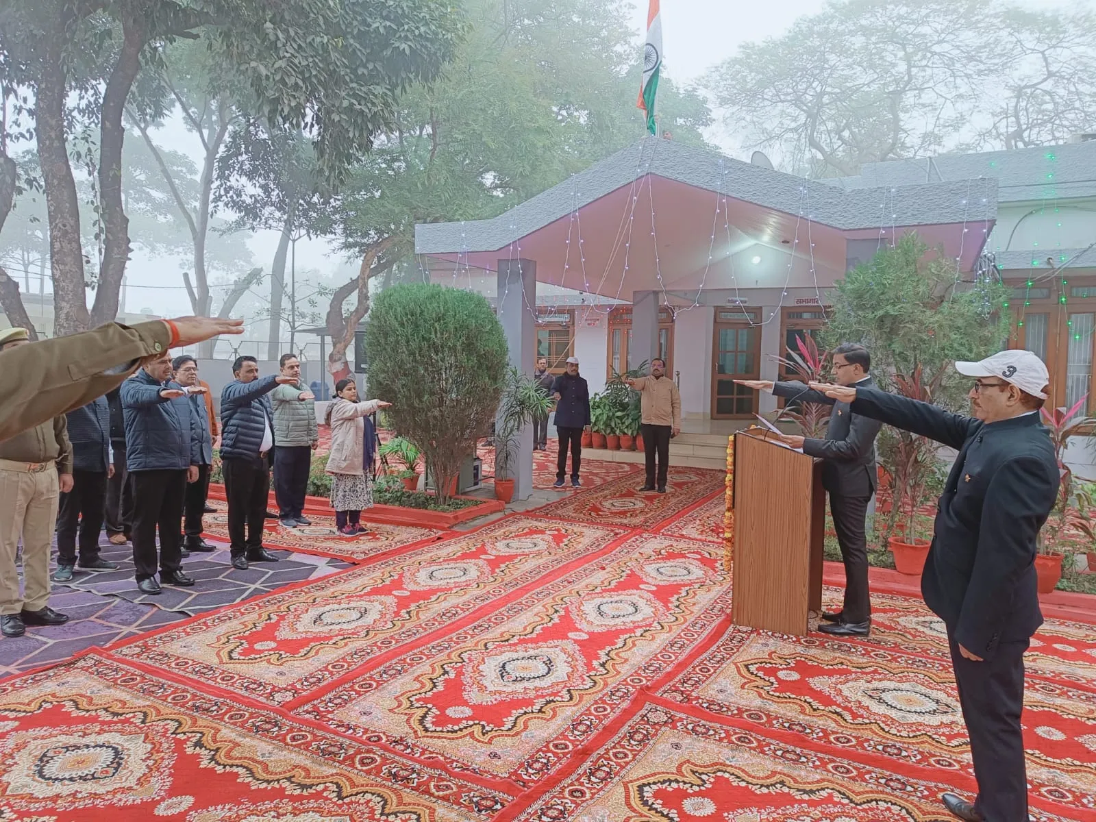 मण्डलायुक्त ने गणतंत्रता दिवस के अवसर पर फहराया राष्ट्रीय ध्वज, बोले- मण्डल प्रगति के पथ पर निरंतर अग्रसर