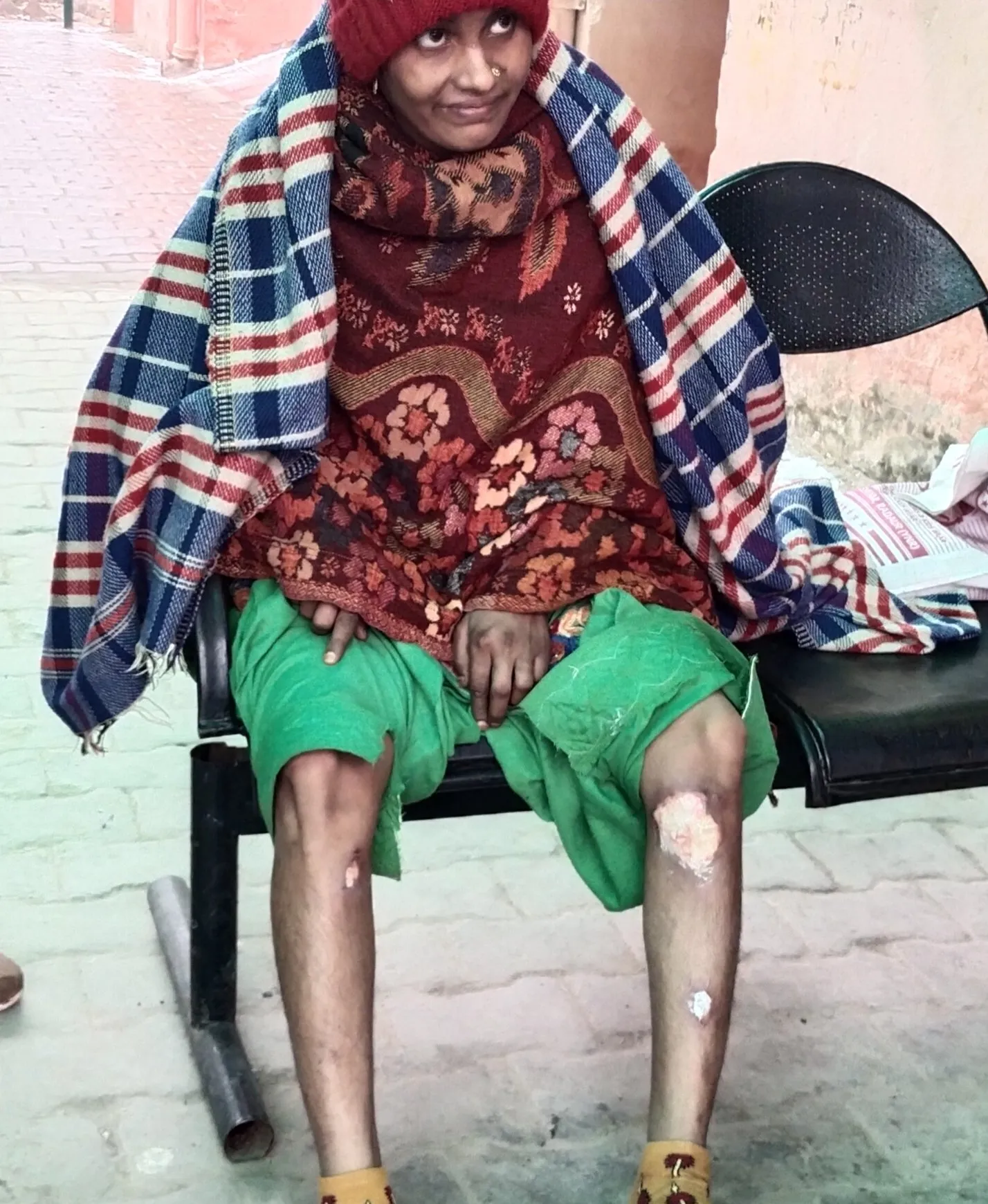 कैराना में चिकित्सक की दबंगई, पट्टी कराने आई महिला को धक्का देकर बाहर निकाला, की अभद्रता