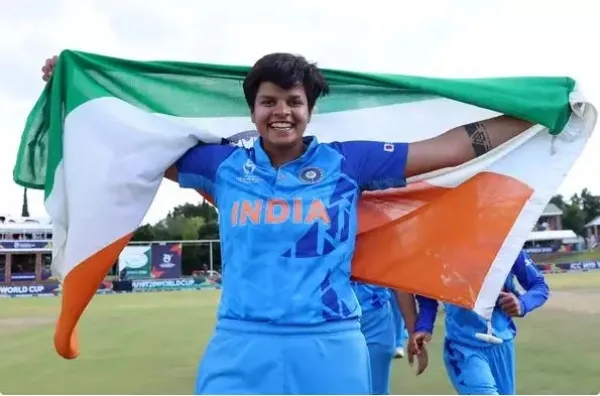 भारतीय महिला क्रिकेट टीम की कप्तान शेफाली वर्मा के घर पहुंचे सीएम, मिठाई खिलाई