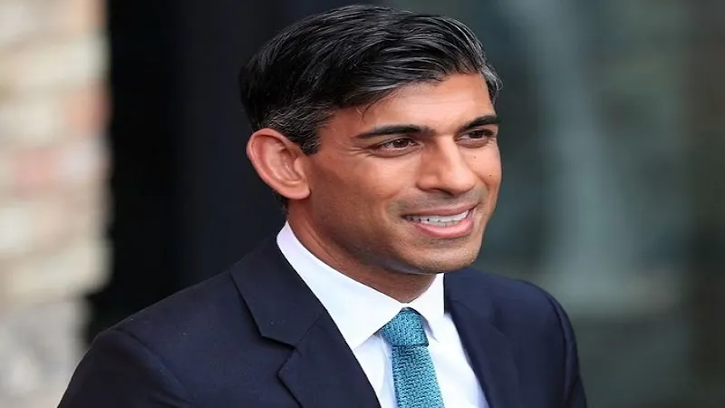 पुलिस ने ऋषि सुनक पर फिर लगाया जुर्माना- इस बार सीट बेल्ट नहीं लगाने पर एक्शन