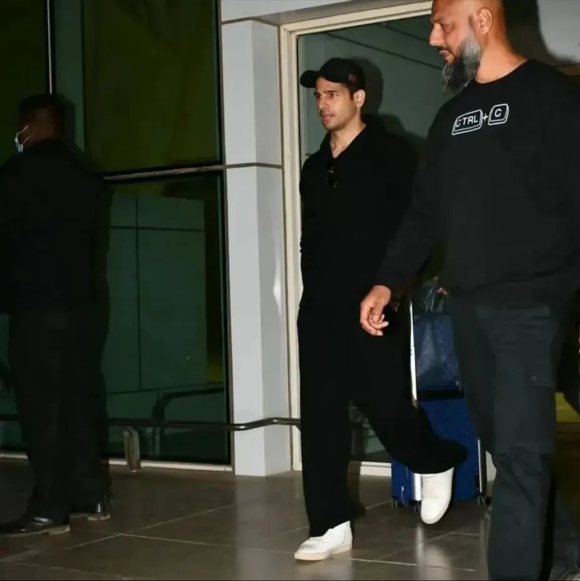 दूल्हे राजा सिद्धार्थ मल्होत्रा अपने परिवार के साथ पहुंचे जैसलमेर, देखें तस्वीरें