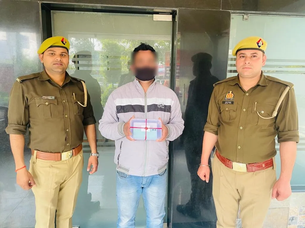 ऑनलाइन मंगाए गए मोबाइल चोरी करने में एक और डिलीवरी ब्वॉय गिरफ्तार