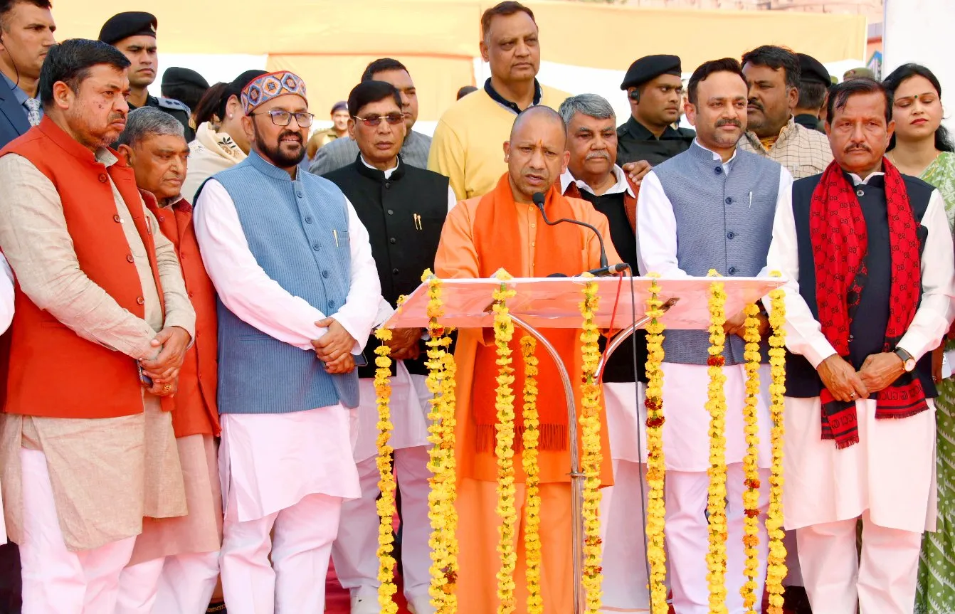 आगरा में मेट्रो टनल का मुख्यमंत्री योगी आदित्यनाथ ने किया शुभारंभ, 6 महीने पहले होंगे काम पूरे !