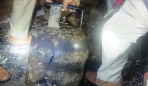 नोएडा में गैस सिलेंडर फटने से 12 दिन की नवजात समेत 2 बच्चों की मौत