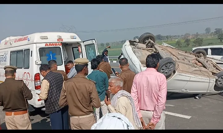 आगरा-लखनऊ एक्सप्रेसवे पर बेकाबू कार ने दो मजदूरों को कुचला, एक की मौत