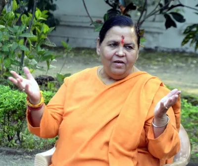 शिवराज चुनाव जीतने के लिए सेवक नहीं, शासक की भूमिका में आएं – उमा