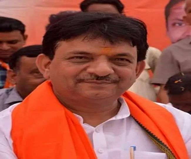 आचार संहिता उल्लंघन के मामले में तारीख पर पहुंचे मंत्री कपिल देव अग्रवाल