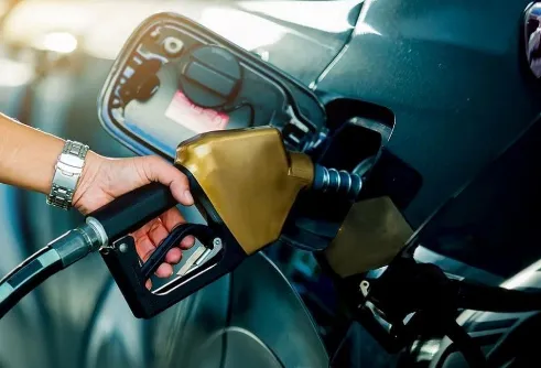 कच्चा तेल हुआ कुछ सस्ता, पेट्रोल-डीजल की कीमत स्थिर