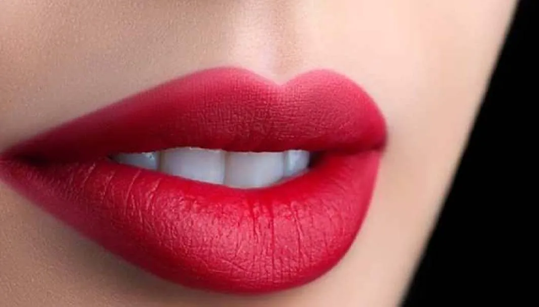 होंठों की खूबसूरती को बढ़ाती है लिपस्टिक