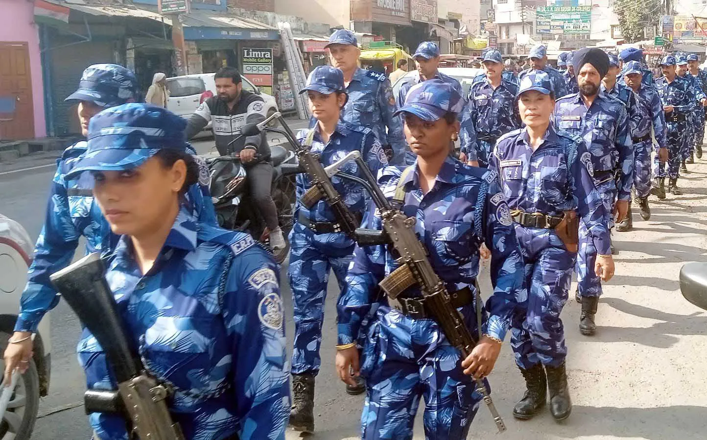 शामली में पुलिस ने निकाला फ्लैग मार्च, आरपीएफ भी रही शामिल, अफवाहों से बचने की अपील