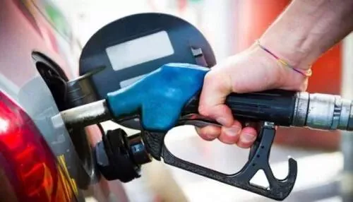 कच्चा तेल 81डॉलर प्रति बैरल के करीब, पेट्रोल-डीजल के दाम स्थिर