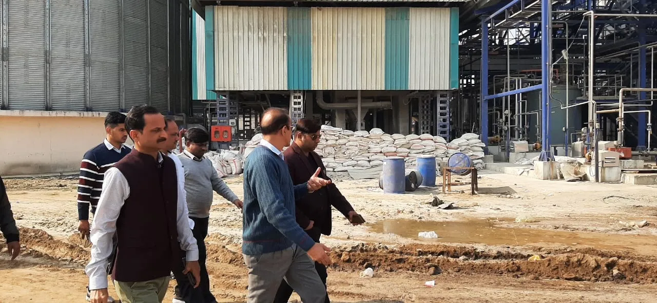 मुज़फ्फरनगर में त्रिवेणी डिस्टलरी में कई टीमों ने की छापेमारी, मचा हड़कंप