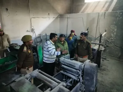 रबर कंपनी में लगी आग बुझाते समय फटा फायर एक्सटिंग्विशर सिलेंडर, 3 घायल