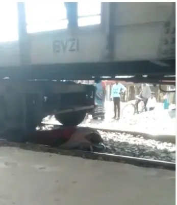 बिहार : शिक्षिका के ऊपर से गुजरी गई मालगाड़ी, दोनों पटरी के बीच लेटकर ऐसे बचाई जान