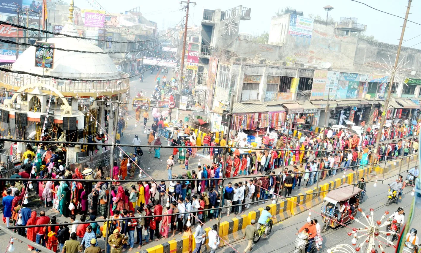 महाशिवरात्रि पर शिवालयों पर उमड़ा भक्तों का सैलाब, श्रद्धालुओं ने महादेव का जलाभिषेक कर मांगी मन्नतें