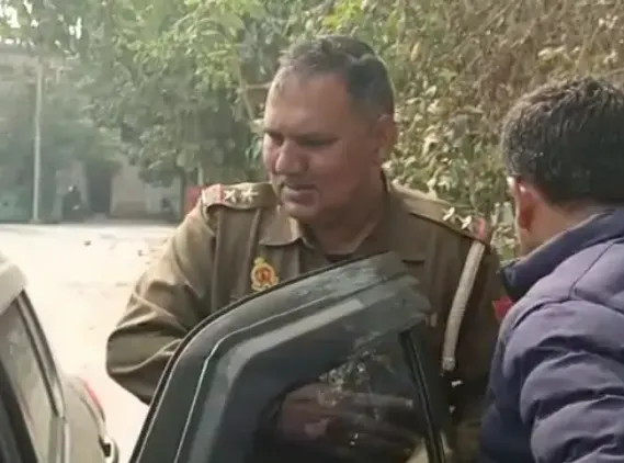 अमरोहा में जल चढ़ाने जा रहे युवक ने की हर्ष फायरिंग, दरोगा घायल