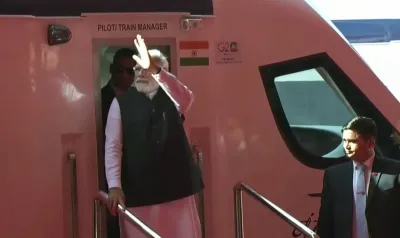 पीएम मोदी ने दो वंदे भारत ट्रेनों को हरी झंडी दिखाई, मुंबई इंफ्रा परियोजनाओं की शुरुआत की