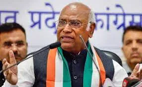 आर्थिक मुद्दों पर संसद में चर्चा चाहती है विपक्ष : खड़गे