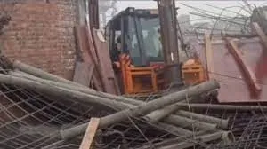 गाजियाबाद में निर्माणधीन इमारत का लिंटर गिरा, 2 की मौत, 8 घायल, रेस्क्यू जारी