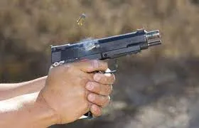 ग्रेटर नोएडा में जमीन नाम करवाने को लेकर हुए विवाद में बेटे ने पिता पर ही चला दी गोली