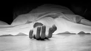 नोएडा में पेंट का काम करते समय दो मजदूर ऊंचाई से गिरे, एक की मौत