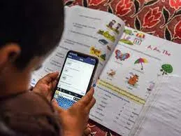 मोबाइल में गेम खेलने से मना करने पर नाबालिग ने की आत्महत्या, पुलिस जांच में जुटी