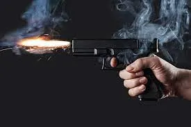 मेरठ में कार की टक्कर लगने पर मारपीट और फायरिंग, महिला सहित तीन घायल