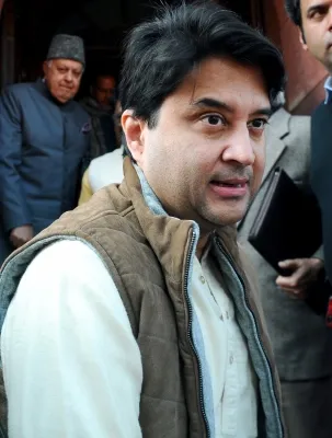 ज्योतिरादित्य सिंधिया के बल्ले से उछली गेंद से भाजपा कार्यकर्ता घायल, अस्पताल में भर्ती