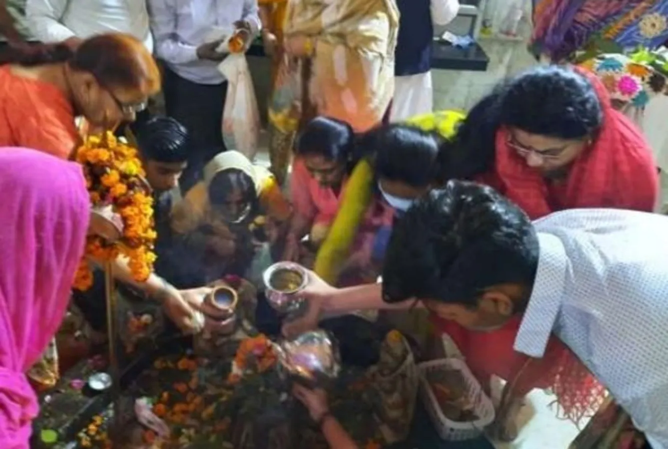 ‘हर-हर महादेव’ से गूंजे शिव मंदिर, आस्था का उमड़ा सैलाब