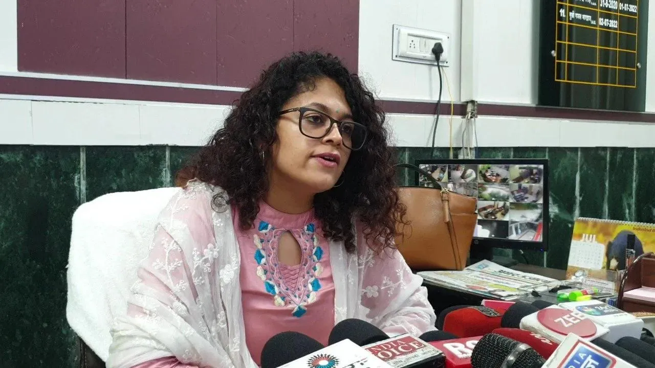 सहारनपुर में नगर निगम की दुकानों में ही कर लिया अवैध निर्माण, अब ग़ज़ल गिराएंगी गाज !