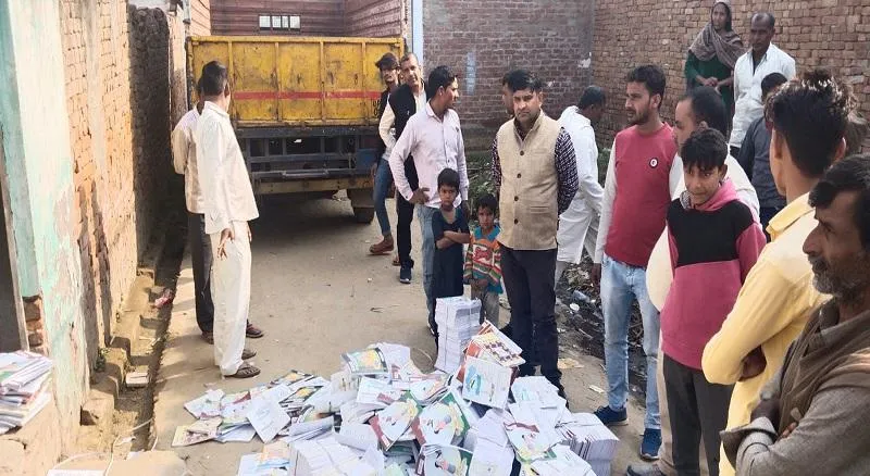 अमरोहा में सरकारी किताबें बेची जा रही थी रद्दी में , बीएसए दफ्तर के 3 कर्मचारी किये गए गिरफ्तार