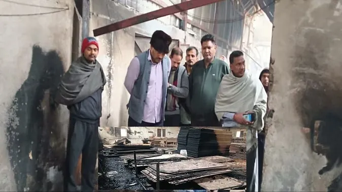 बागपत में शार्ट सर्किट से फर्नीचर फैक्टरी में भीषण आग, लाखों का सामान खाक