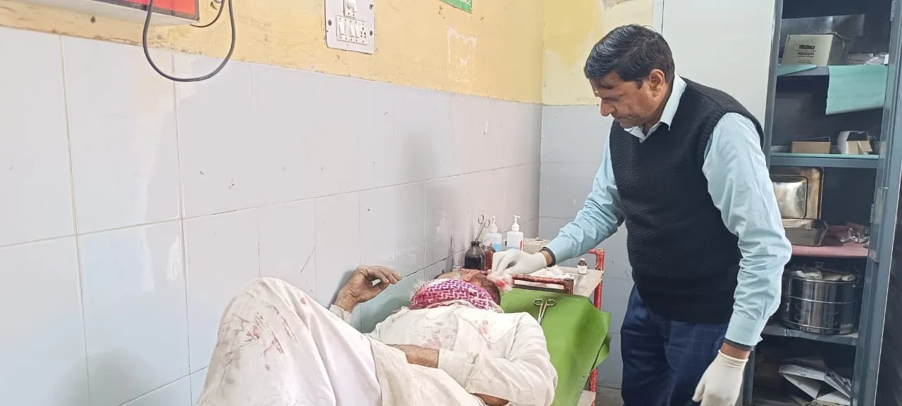 गन्ना छील रहे किसान पर जानलेवा हमला, मुकदमा दर्ज