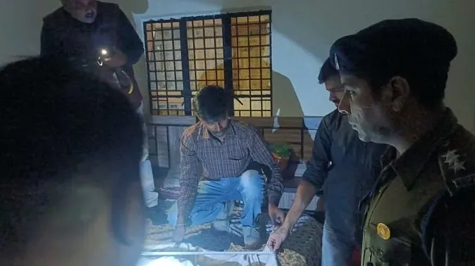 फ्लैट में मिले प्रेमी युगल के शव, 26 फरवरी को थी लड़की की शादी, शादीशुदा प्रेमी के साथ रहना चाहती थी