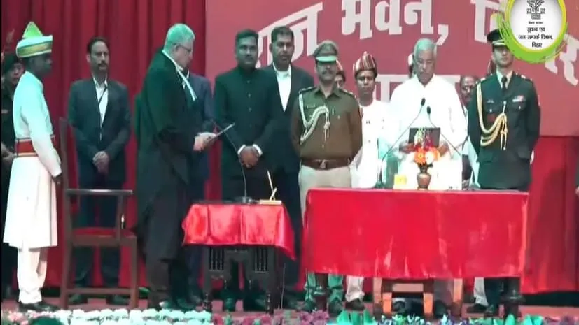 बिहार के नए राज्यपाल राजेंद्र विश्वनाथ अर्लेकर ने ली शपथ