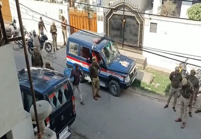 कानपुर में घर को घेरा पीएसी ने, सपा विधायक अमिताभ वाजपेयी को किया नज़रबंद