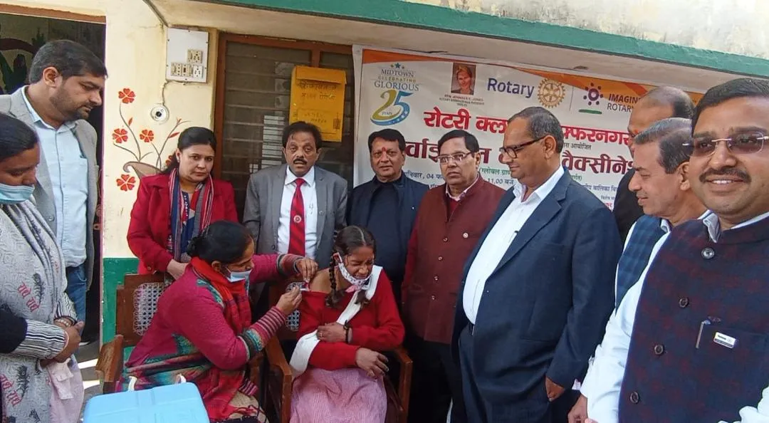 रोटरी क्लब मिडटाउन ने विश्व कैंसर दिवस पर सर्वाइकल कैंसर वैक्सीनेशन कैंप लगाया