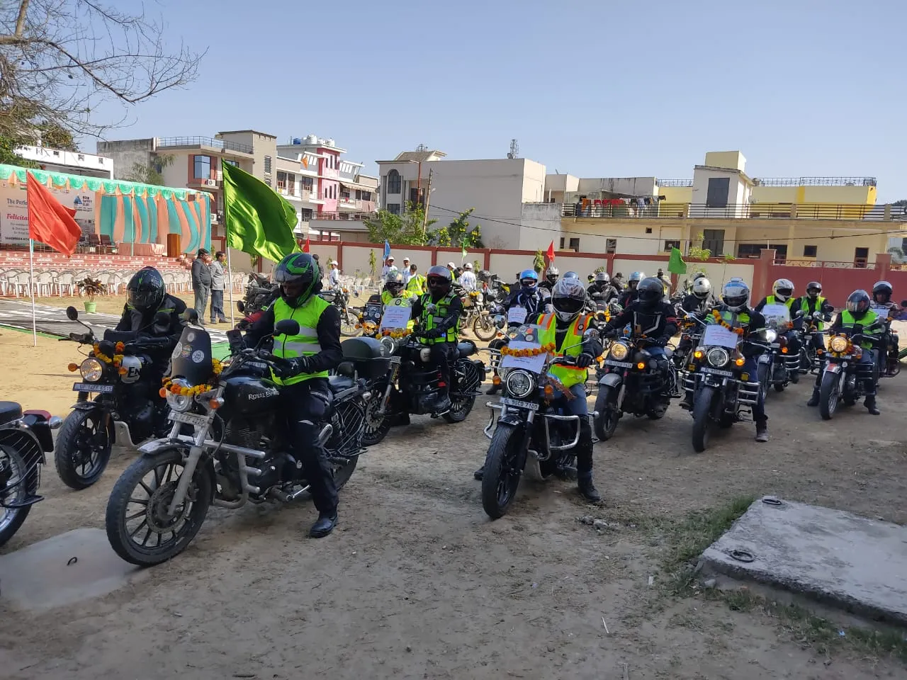 दिल्ली से मेरठ पहुंचे परफेक्ट रियल राइडर्स का मेरठ में किया सम्मान