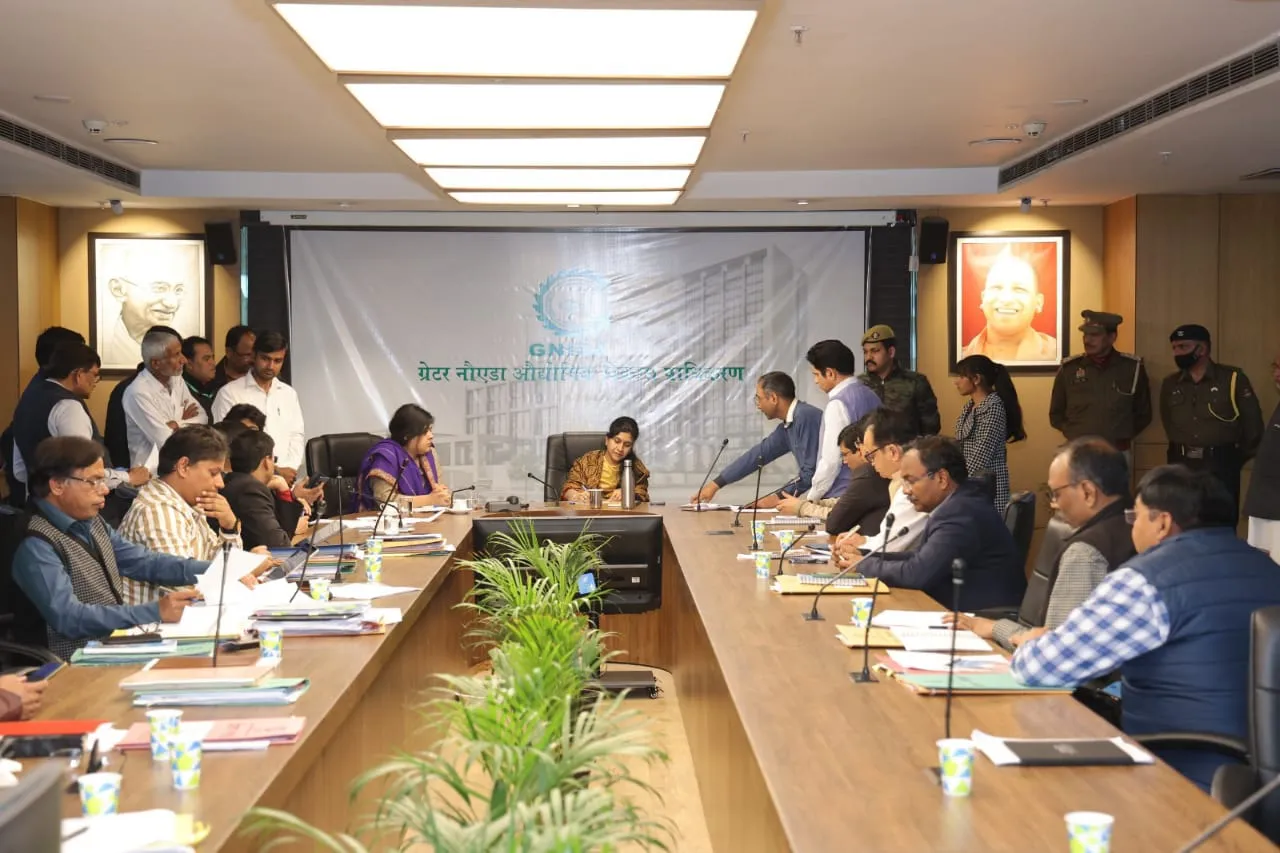 नोएडा में जन शिकायतों के निस्तारण में लापरवाही, सीईओ ने लगाई फटकार