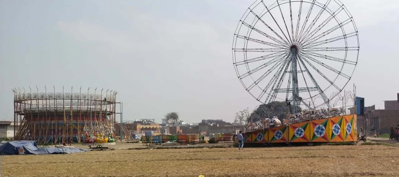 कैराना बोर्ड की परीक्षा, लेकिन नगर में लगवाया जा रहा मेला