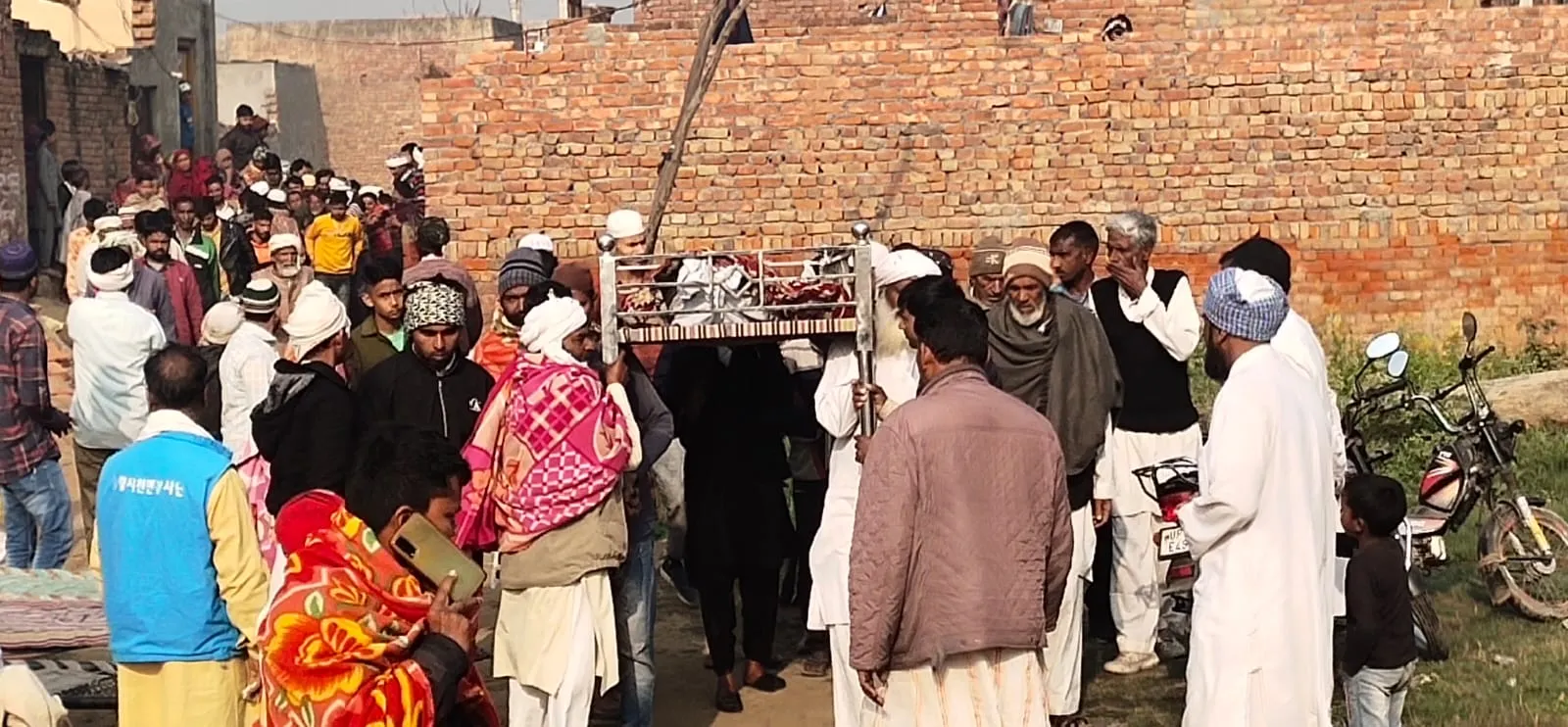 कैराना में सड़क हादसे में घायल अधेड़ ने उपचार के दौरान तोड़ा दम