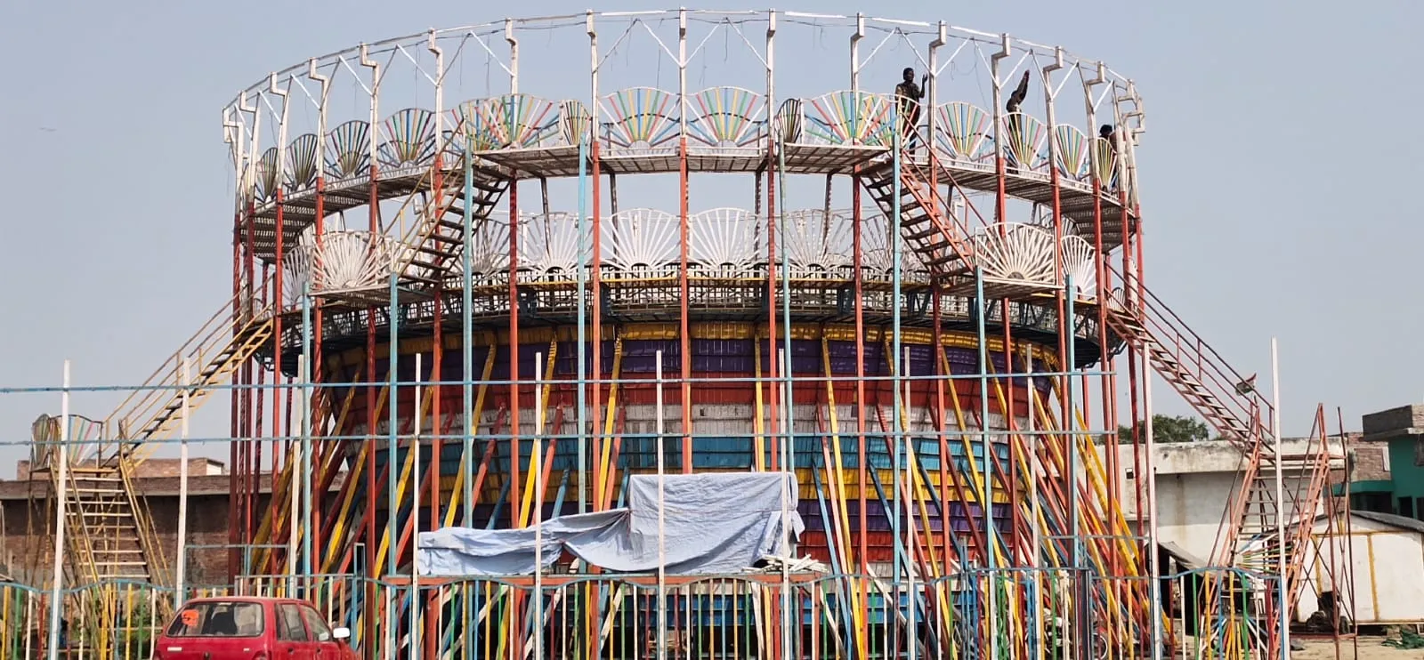 कैराना के मेले में मौत का कुंआ बनकर तैयार, प्रशासन बेखबर