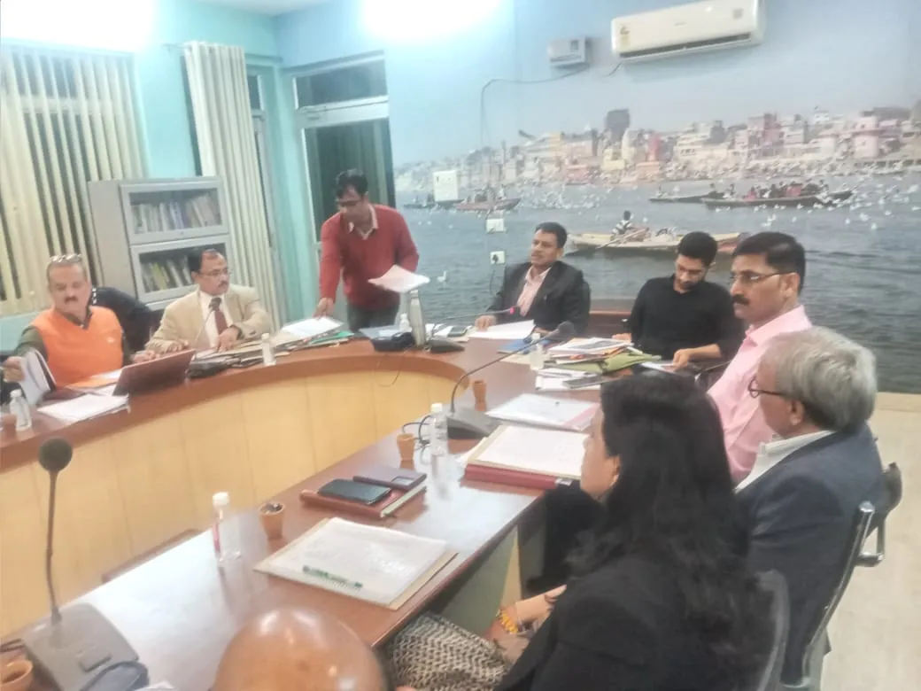 वाराणसी: जिलाधिकारी ने कार्य में लापरवाह 27 आशाओं को निकालने का दिया निर्देश, जनपद में हड़कम्प