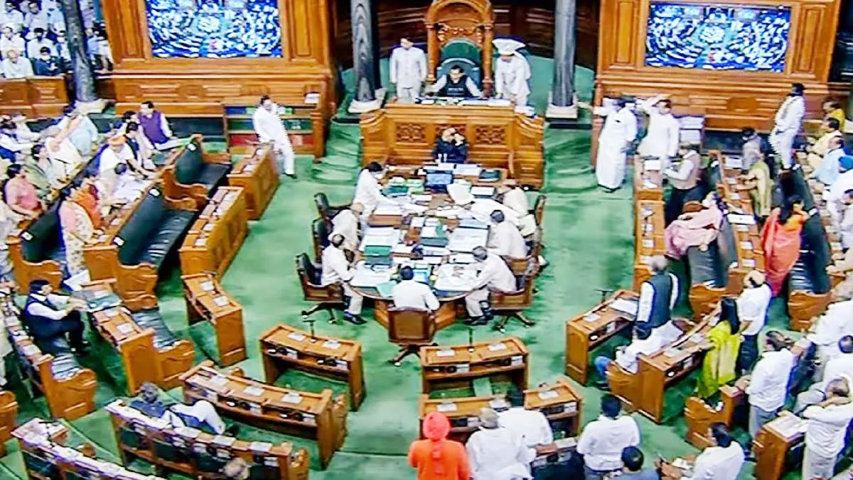 लोकसभा में भारी हंगामा: स्पीकर ने कहा- पीएम के साथ कुछ भी हो सकता था..जानिए संसद के अंदर के हालात